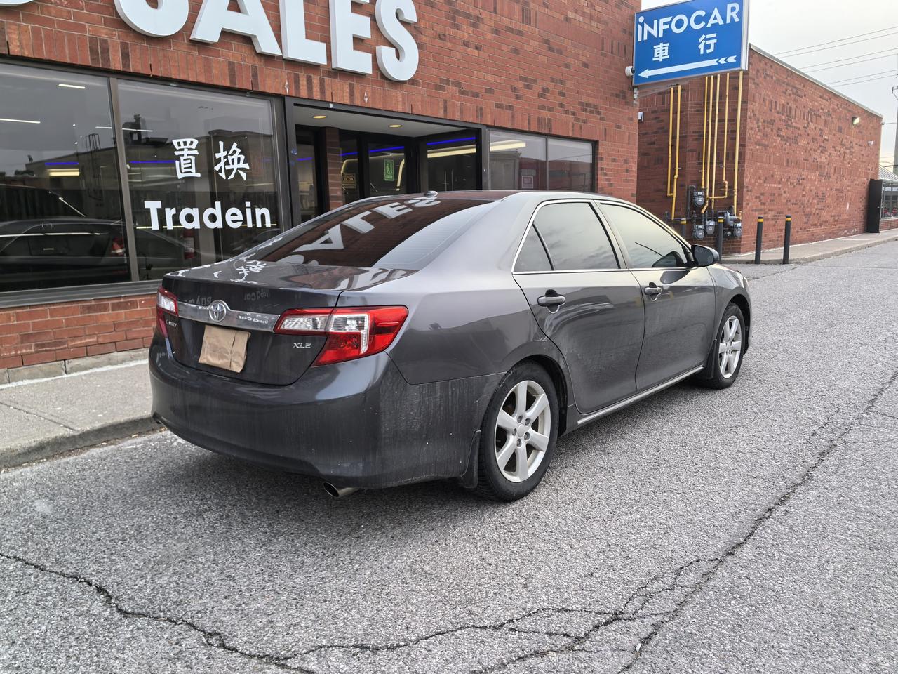 2012 Toyota Camry SE Photo