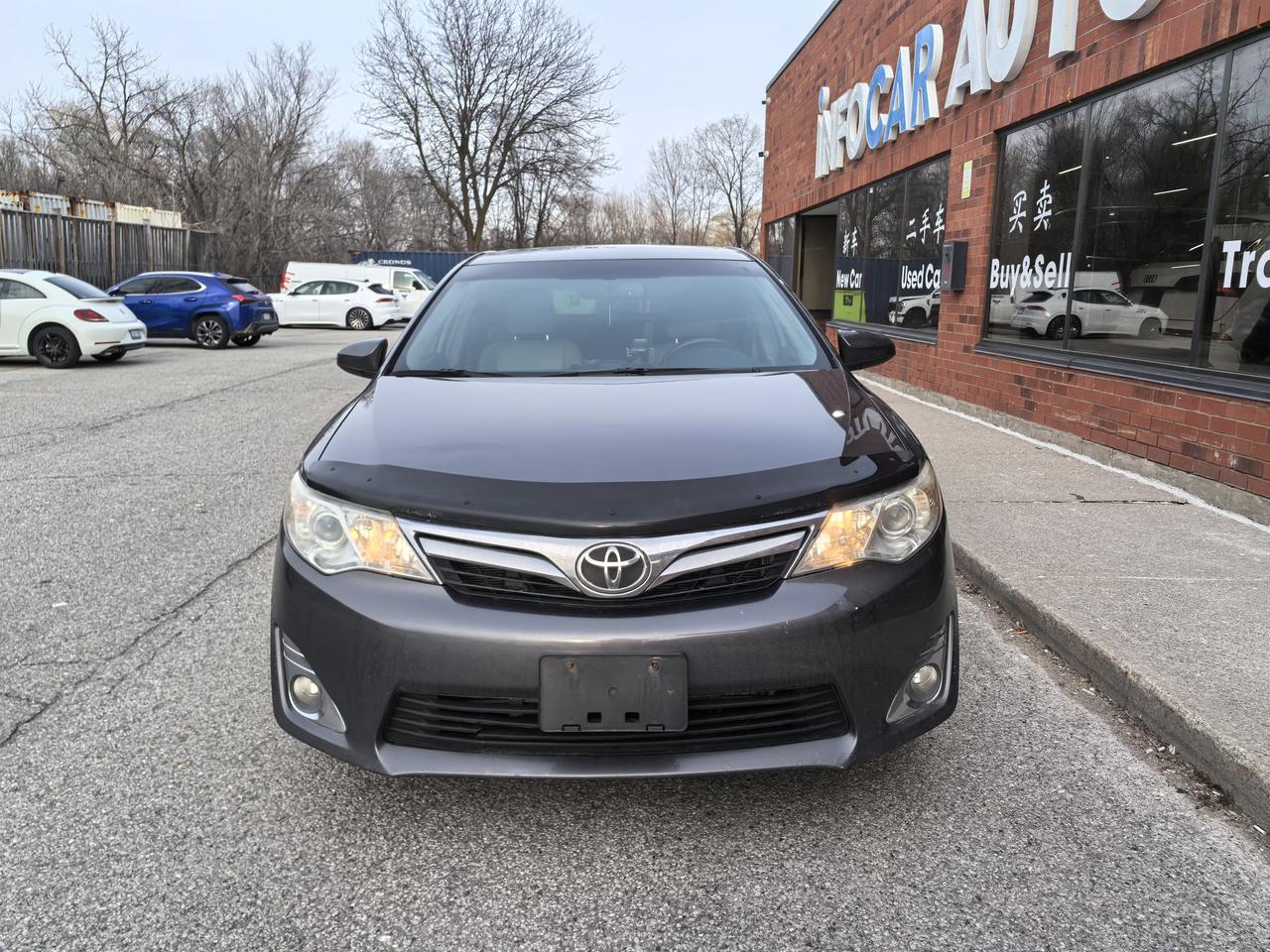 2012 Toyota Camry SE Photo