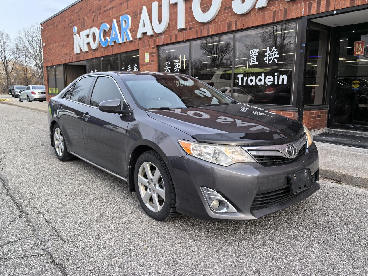 2012 Toyota Camry SE Photo