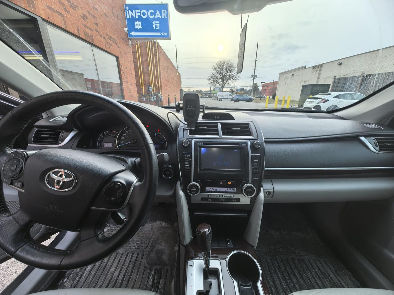 2012 Toyota Camry SE Photo