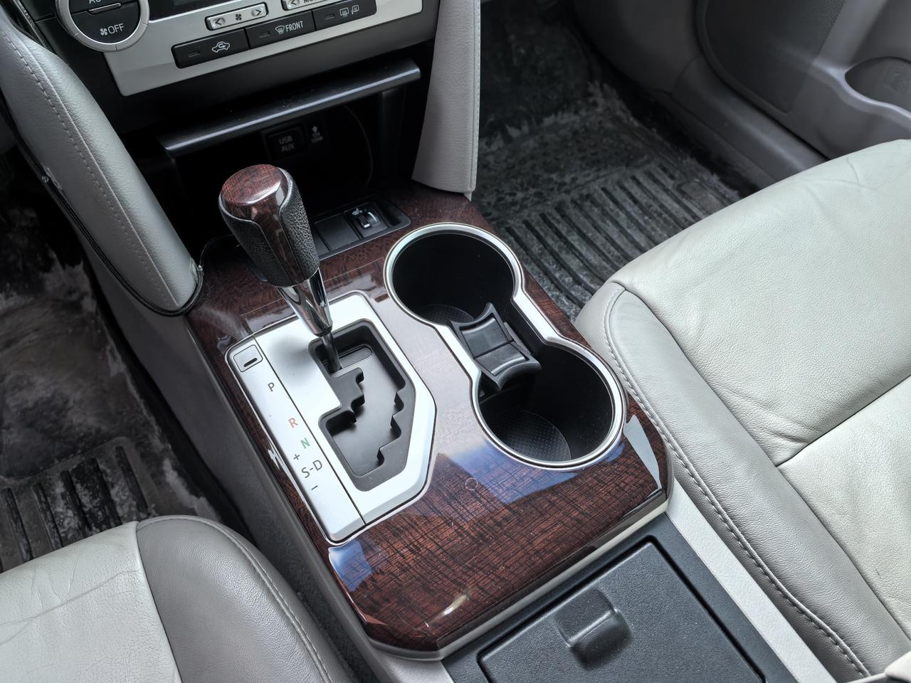 2012 Toyota Camry SE Photo