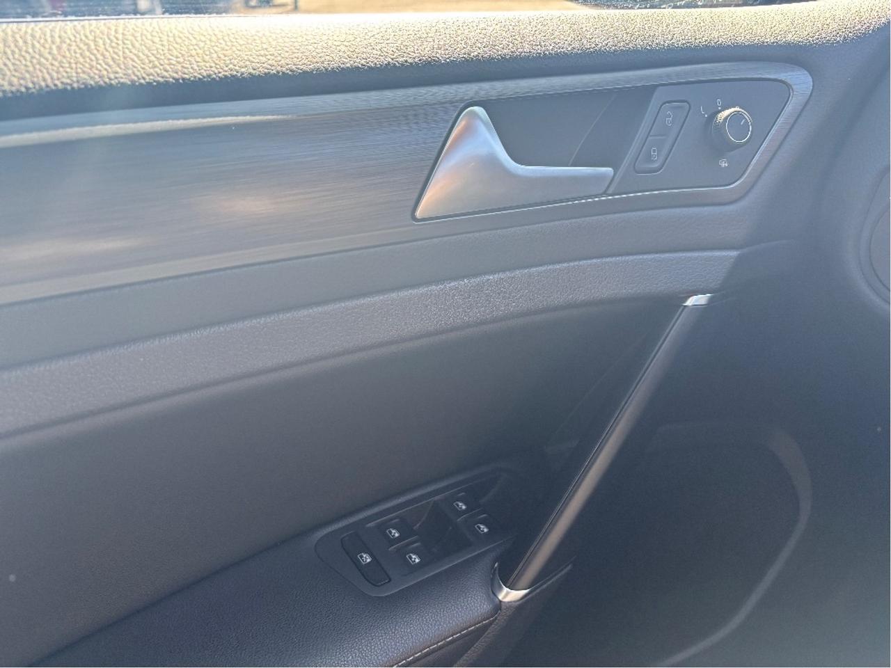 2021 Volkswagen Golf Highline ONLY 32077 KMS!! LEATHER NAV ROOF Photo