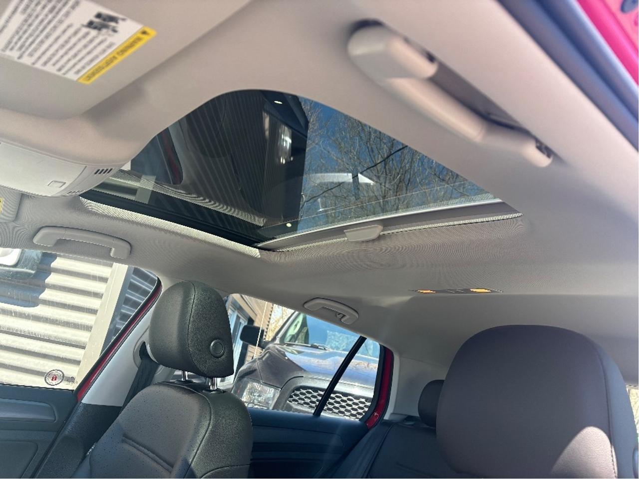 2021 Volkswagen Golf Highline ONLY 32077 KMS!! LEATHER NAV ROOF Photo