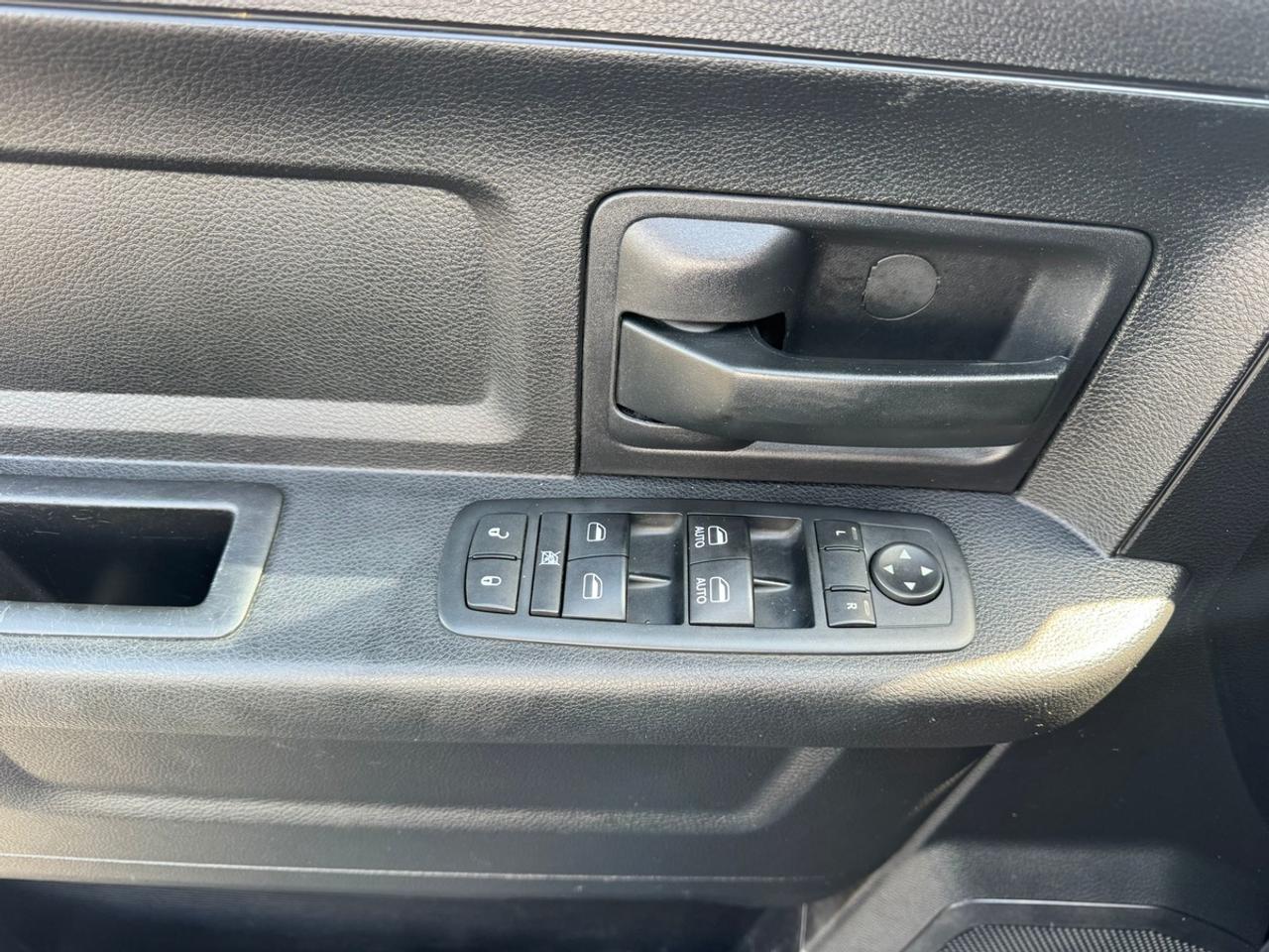 2016 RAM 1500 ST Photo