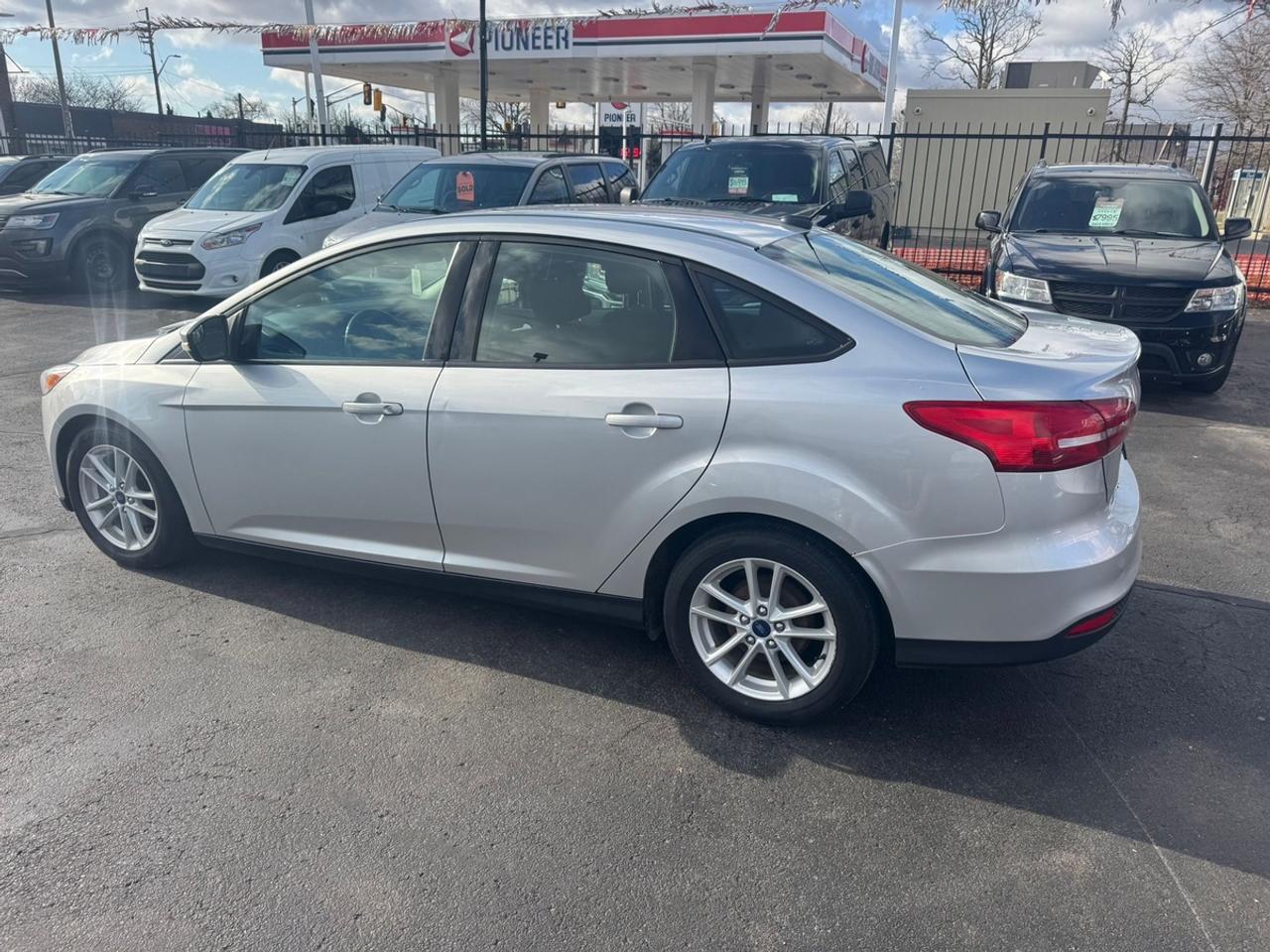 2017 Ford Focus SE Photo