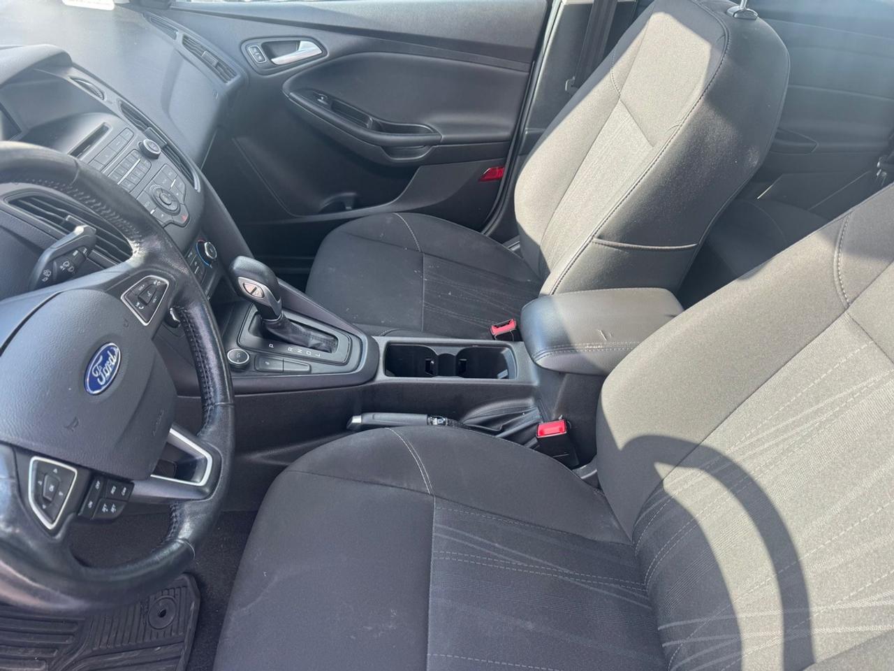 2017 Ford Focus SE Photo