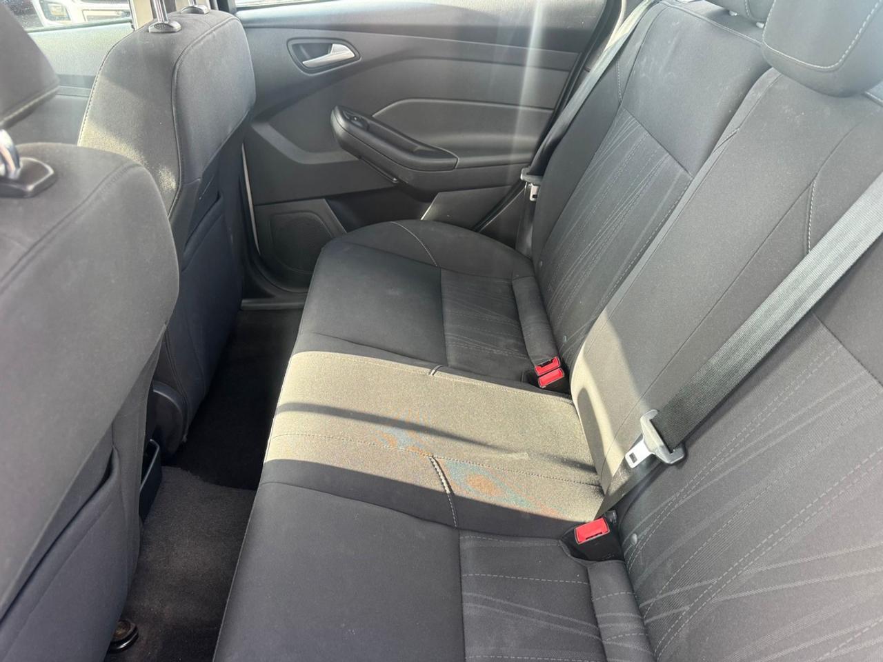2017 Ford Focus SE Photo