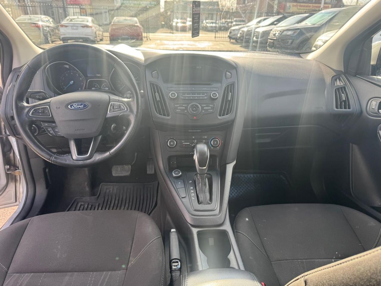 2017 Ford Focus SE Photo