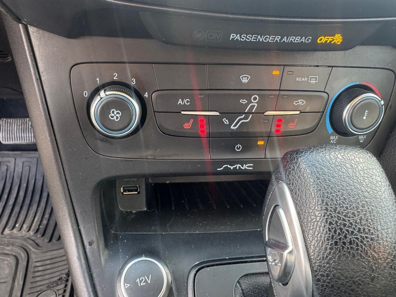 2017 Ford Focus SE Photo