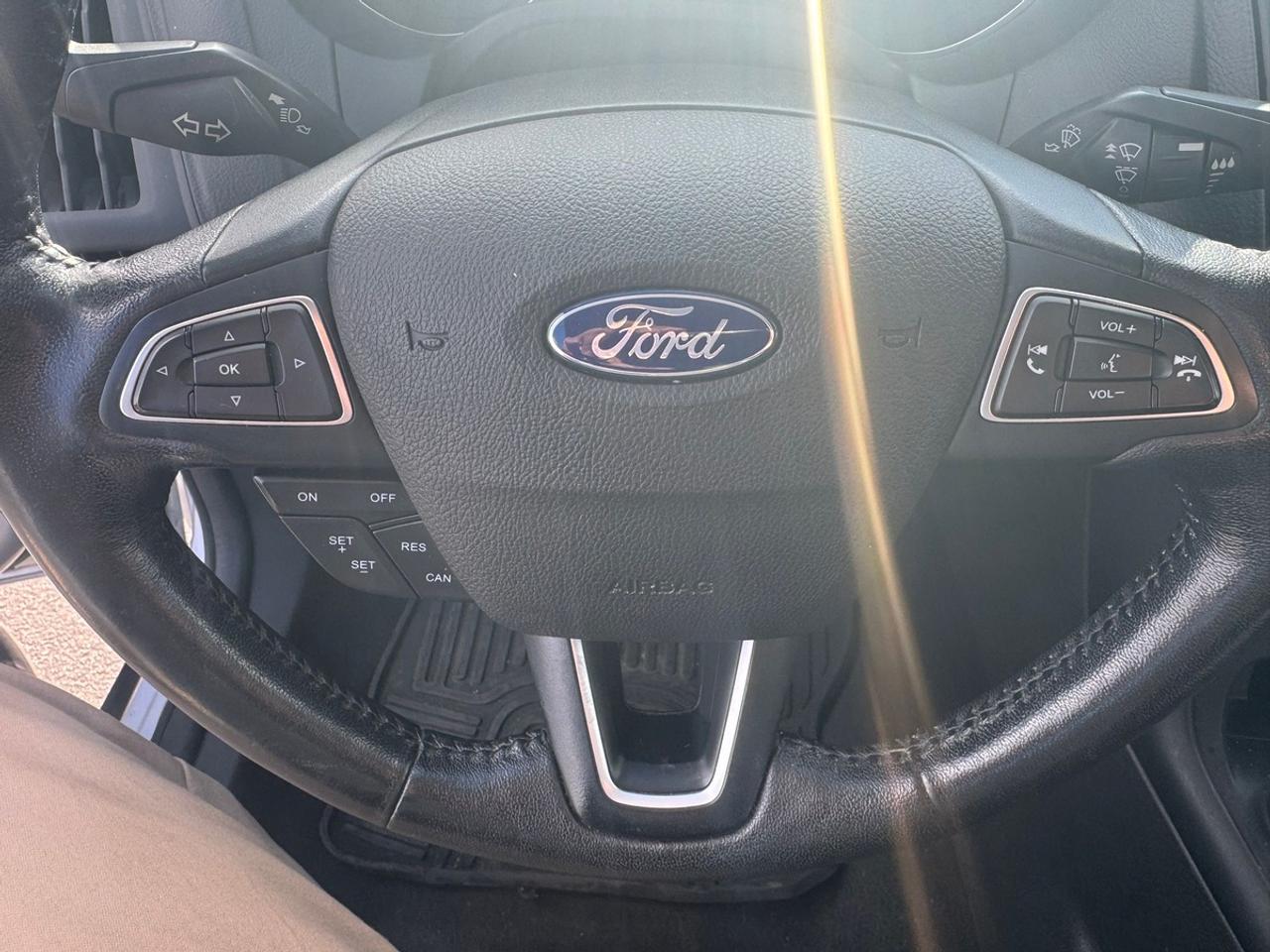2017 Ford Focus SE Photo