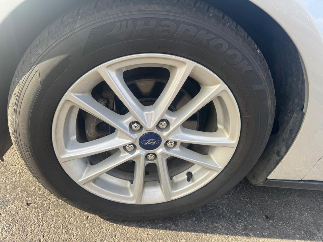 2017 Ford Focus SE Photo