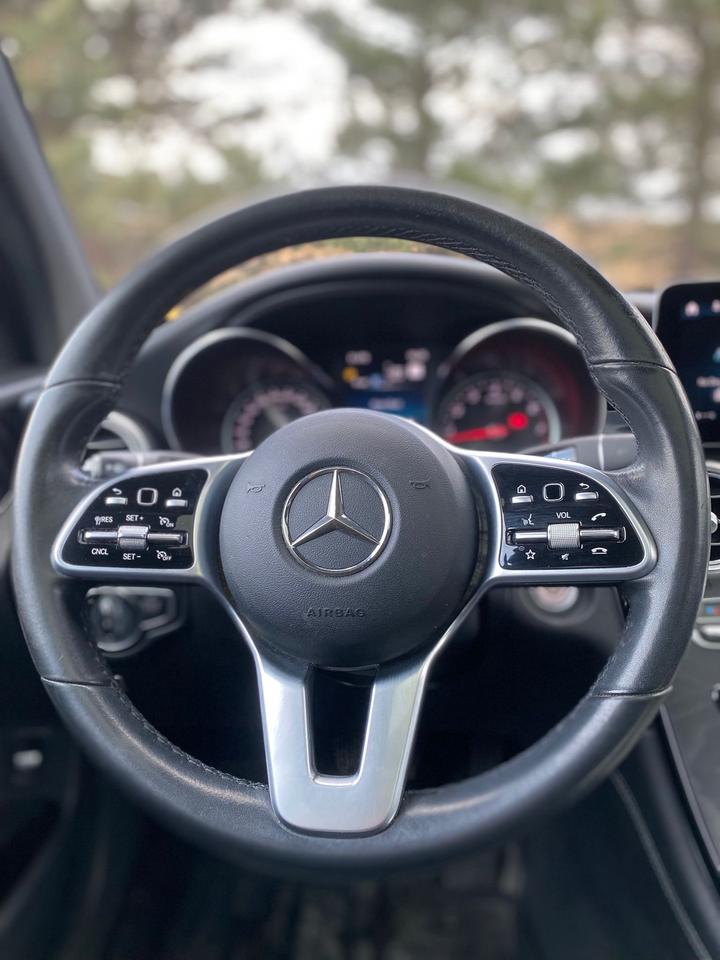 2020 Mercedes-Benz GLC-Class 300 | NO ACCIDENT | LEATHER | PANOROOF Photo