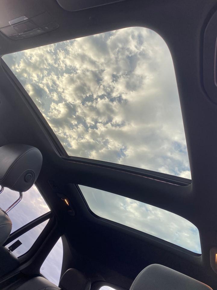 2020 Mercedes-Benz GLC-Class 300 | NO ACCIDENT | LEATHER | PANOROOF Photo