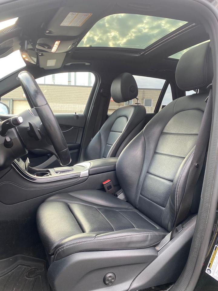 2020 Mercedes-Benz GLC-Class 300 | NO ACCIDENT | LEATHER | PANOROOF Photo