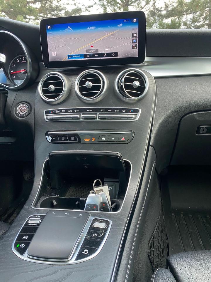 2020 Mercedes-Benz GLC-Class 300 | NO ACCIDENT | LEATHER | PANOROOF Photo
