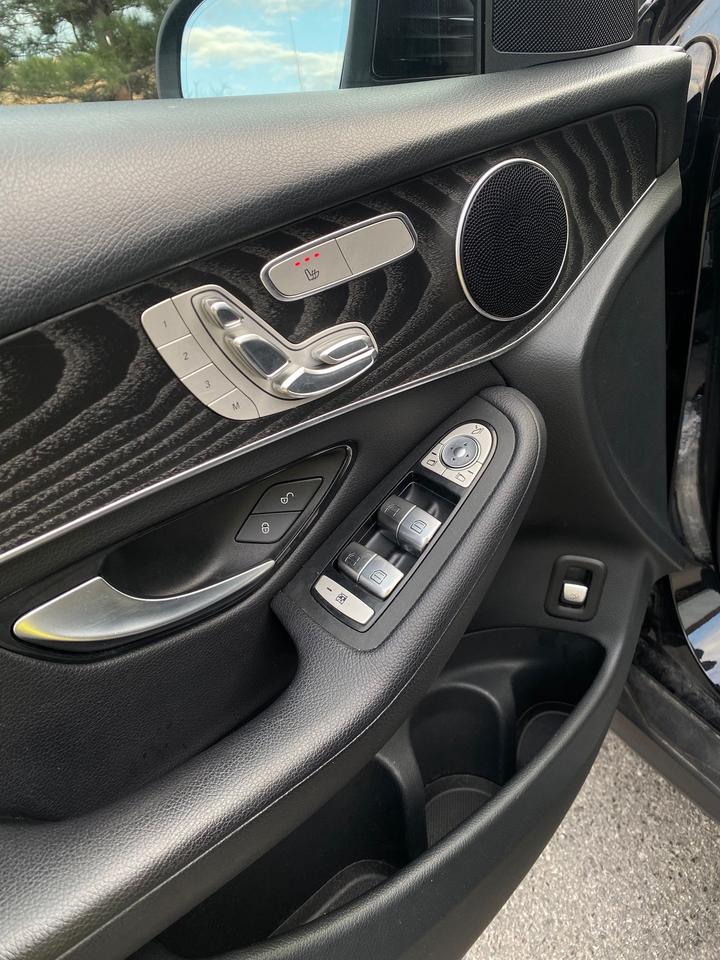 2020 Mercedes-Benz GLC-Class 300 | NO ACCIDENT | LEATHER | PANOROOF Photo