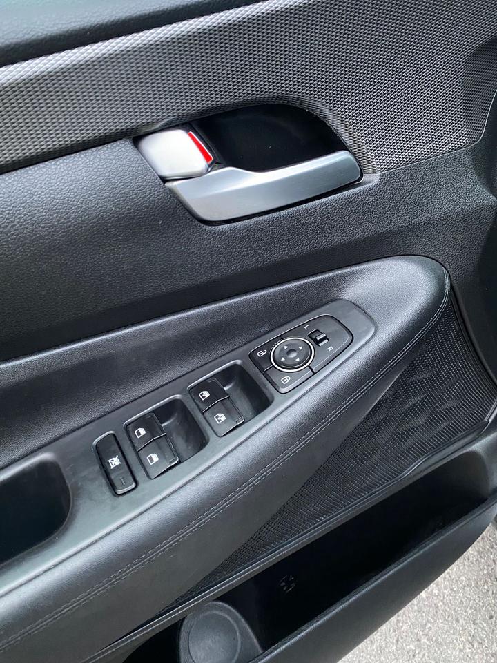 2019 Hyundai Santa Fe SE | NO ACCIDENT | Photo