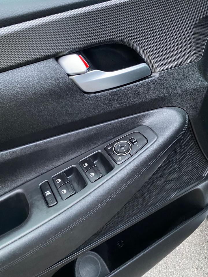 2019 Hyundai Santa Fe SE | NO ACCIDENT | Photo