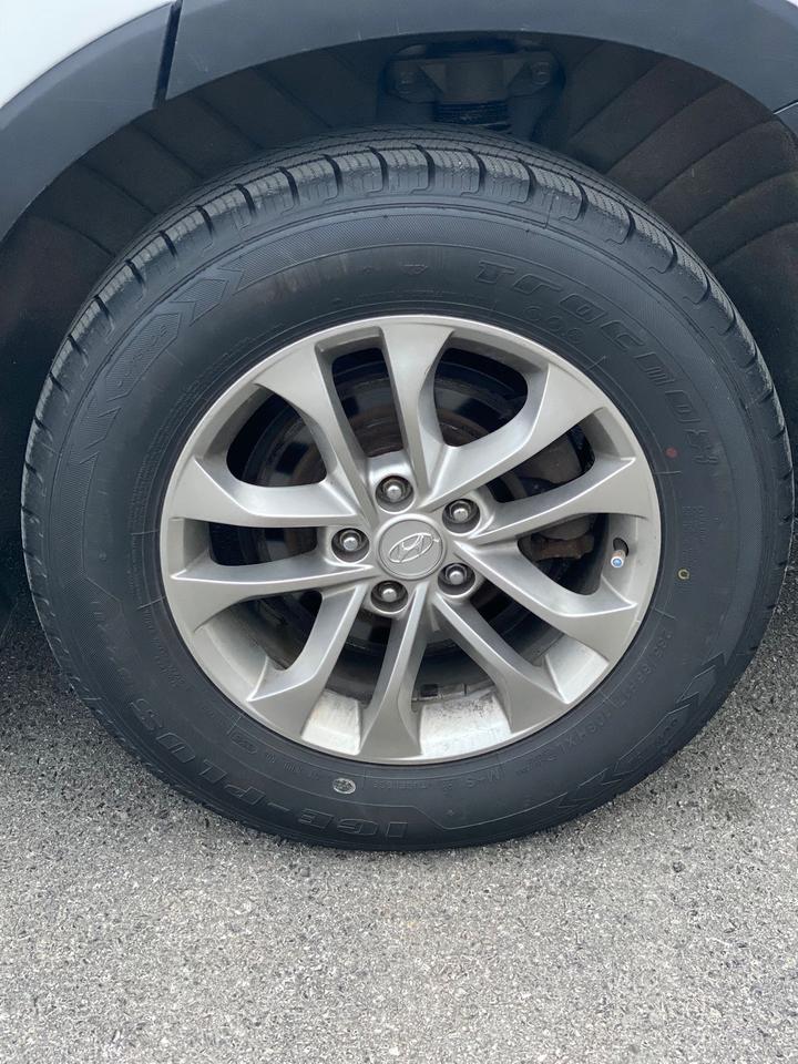 2019 Hyundai Santa Fe SE | NO ACCIDENT | Photo