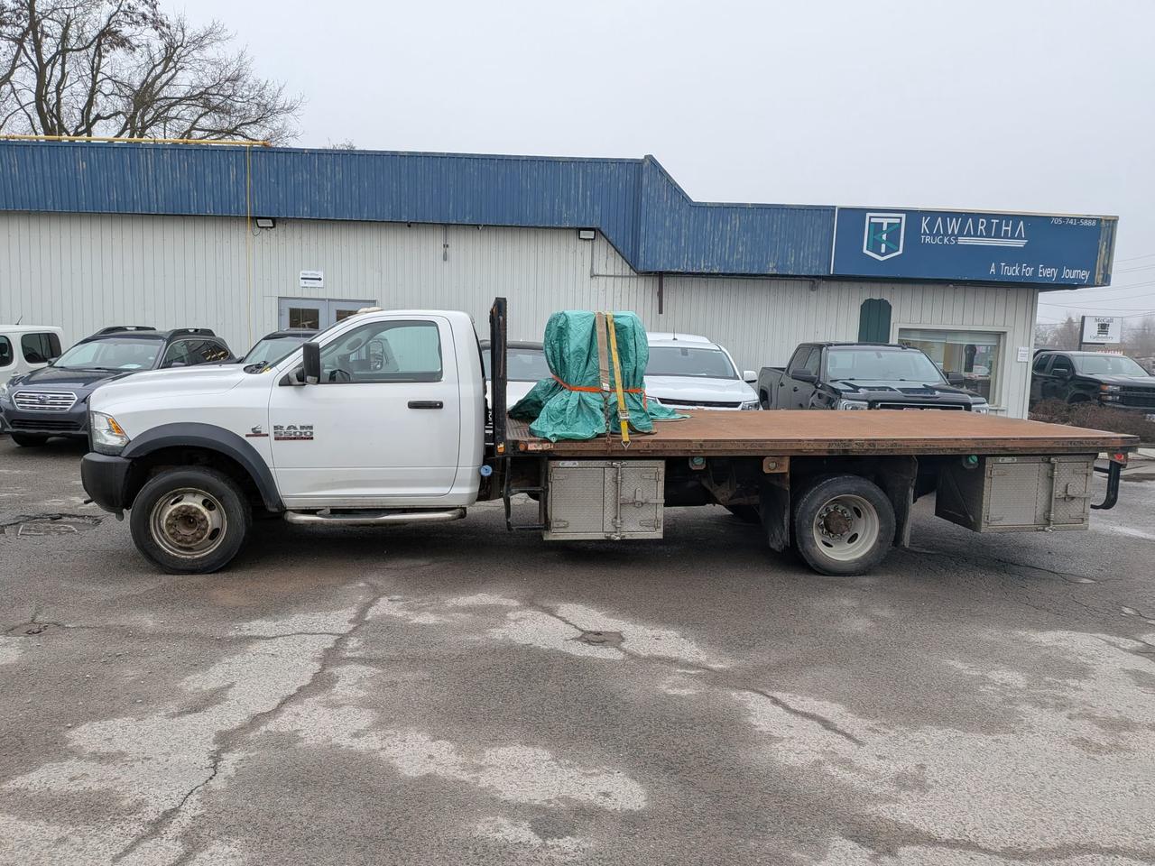 2016 RAM 5500 ST REGULAR CAB - CHASSIS BED Photo2