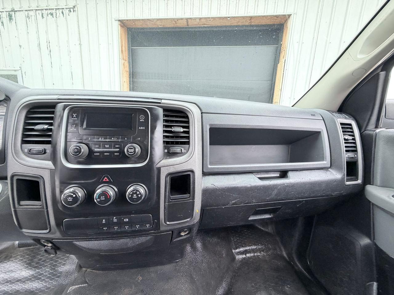 2016 RAM 5500 ST REGULAR CAB - CHASSIS BED Photo
