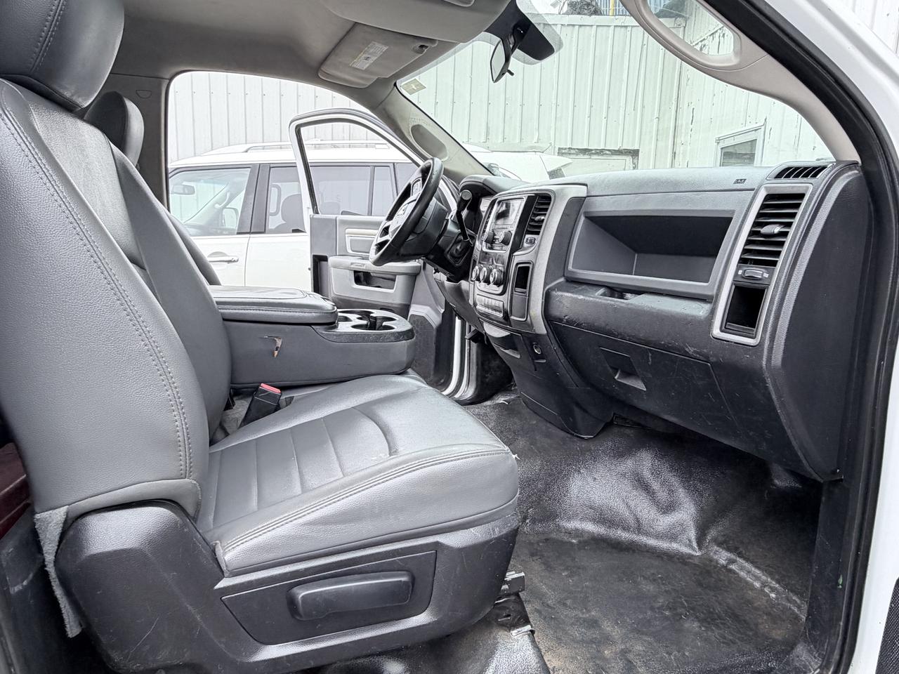 2016 RAM 5500 ST REGULAR CAB - CHASSIS BED Photo