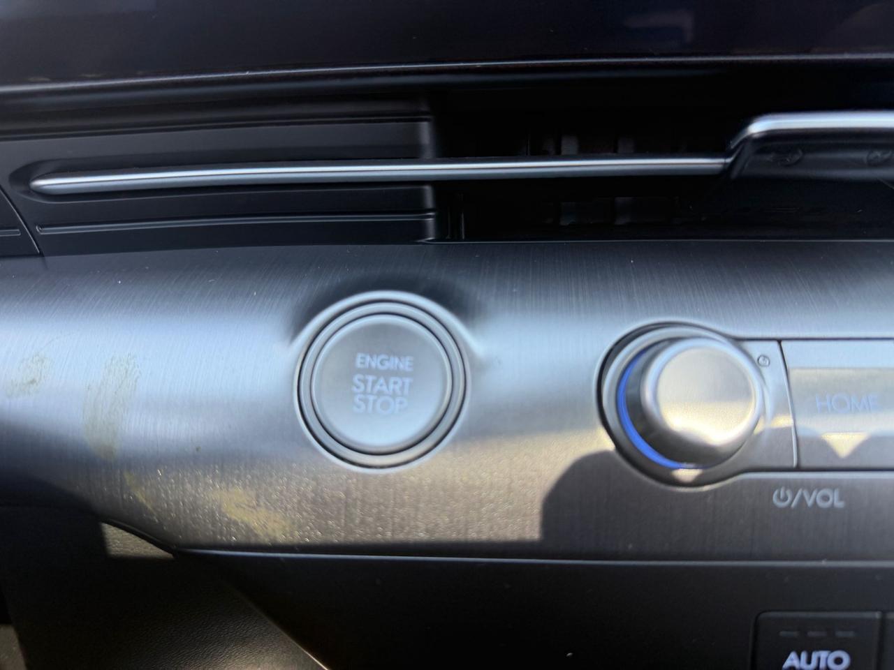 2025 Hyundai KONA SEL Photo