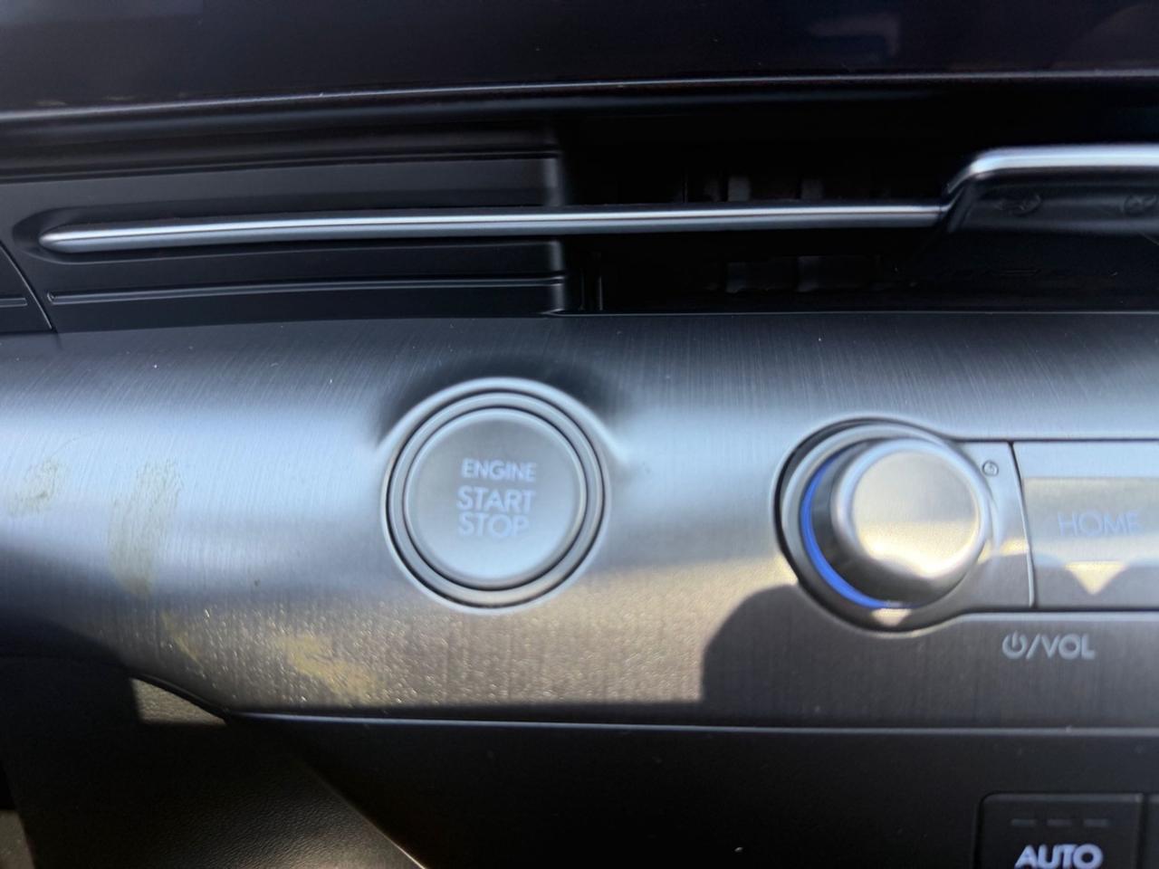 2025 Hyundai KONA SEL Photo