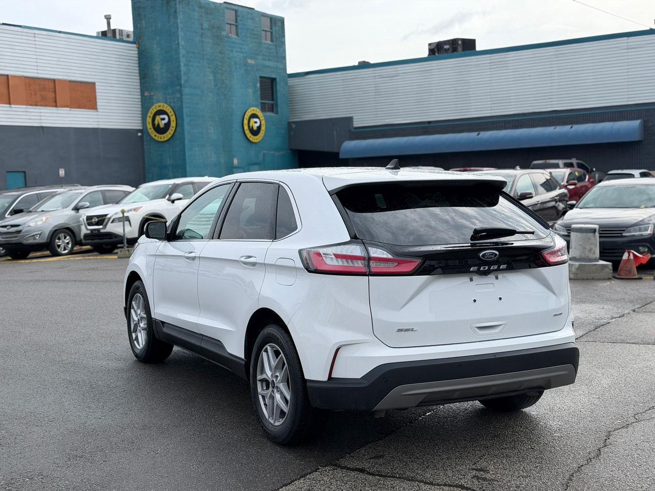 2023 Ford Edge SEL Photo