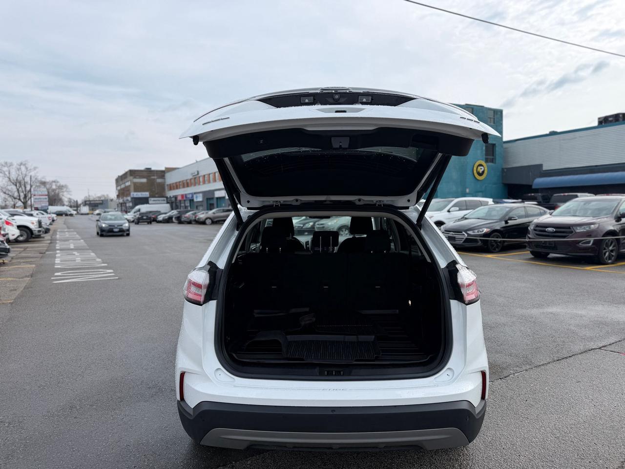 2023 Ford Edge SEL Photo