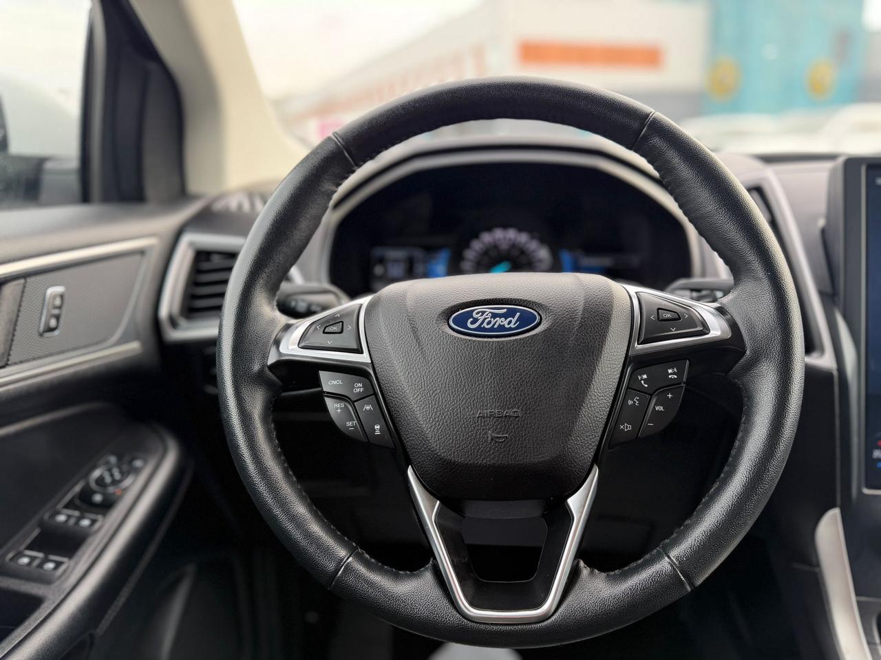 2023 Ford Edge SEL Photo