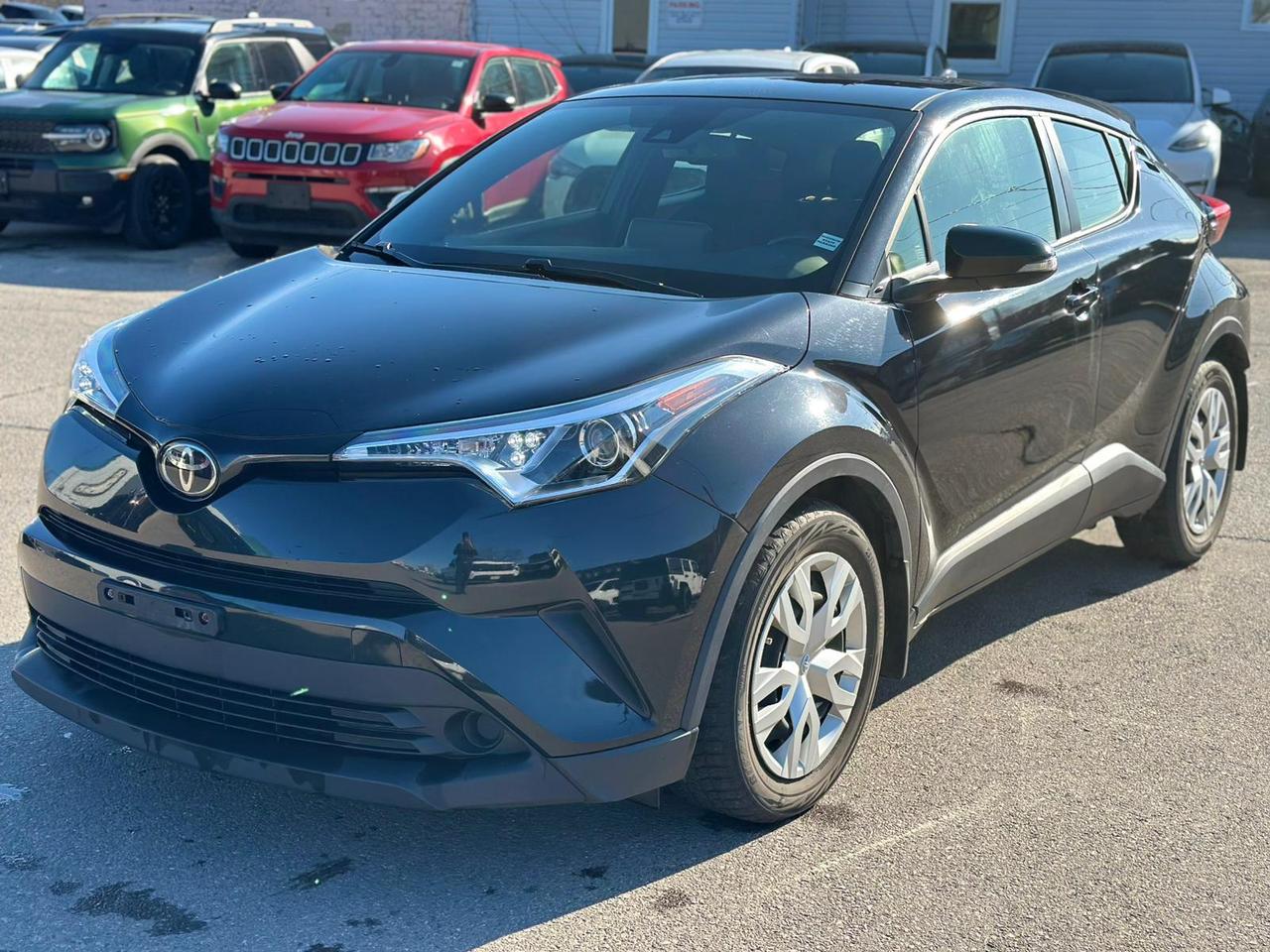 2019 Toyota C-HR XLE Photo2