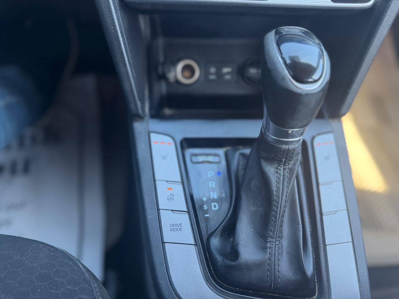 2019 Toyota C-HR XLE Photo