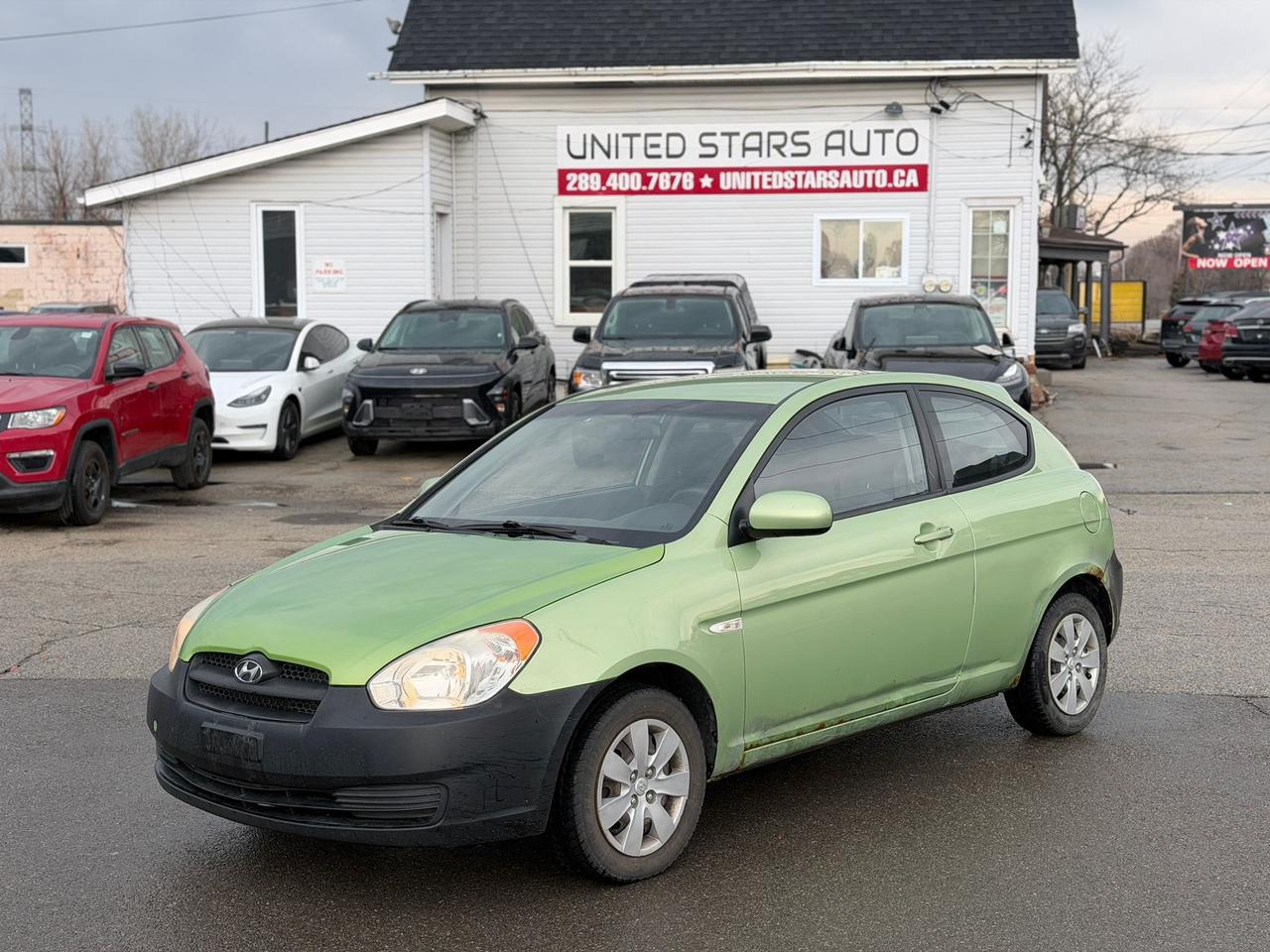 2010 Hyundai Accent SE Photo0
