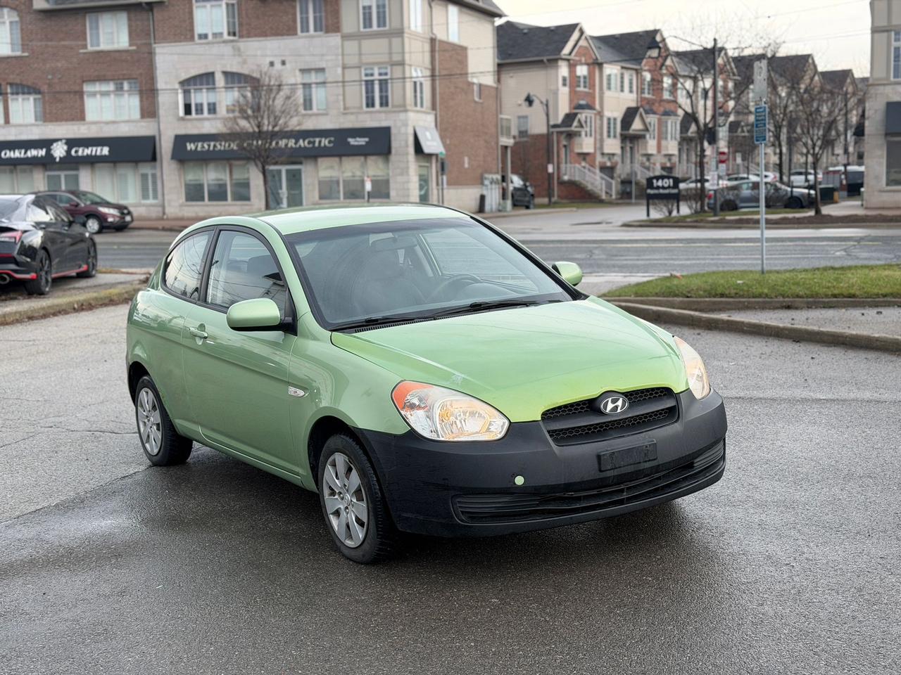 2010 Hyundai Accent SE Photo