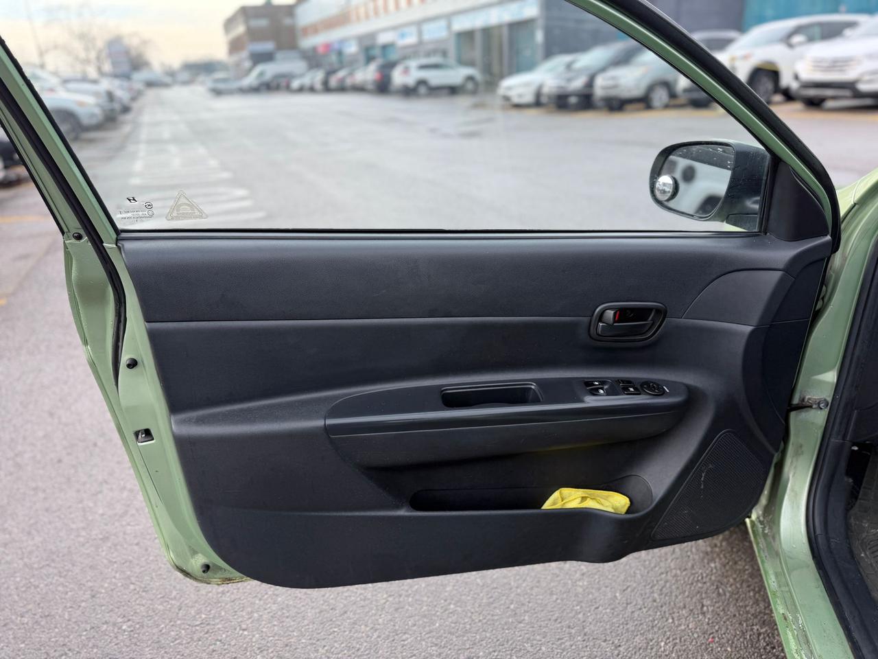 2010 Hyundai Accent SE Photo