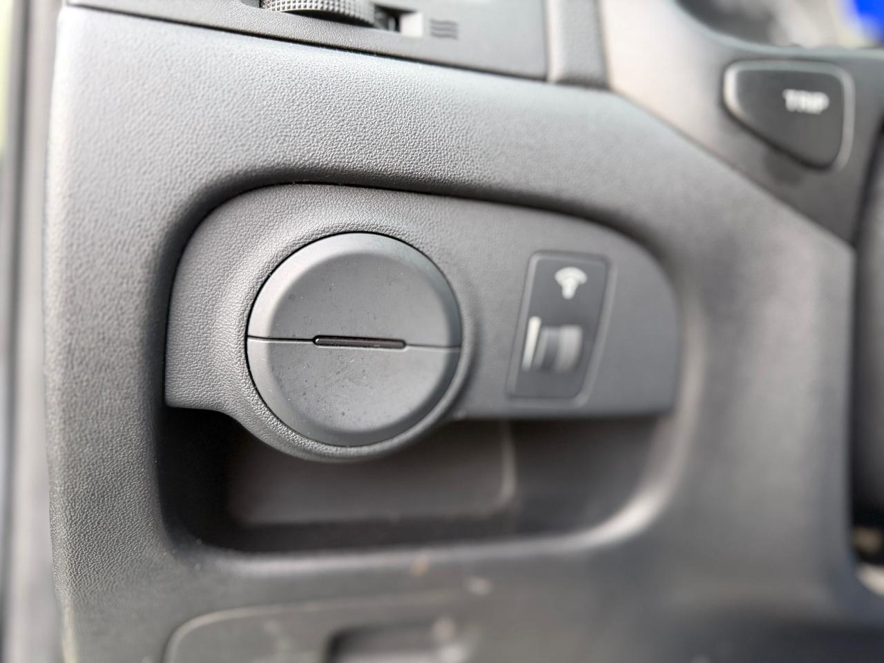2010 Hyundai Accent SE Photo