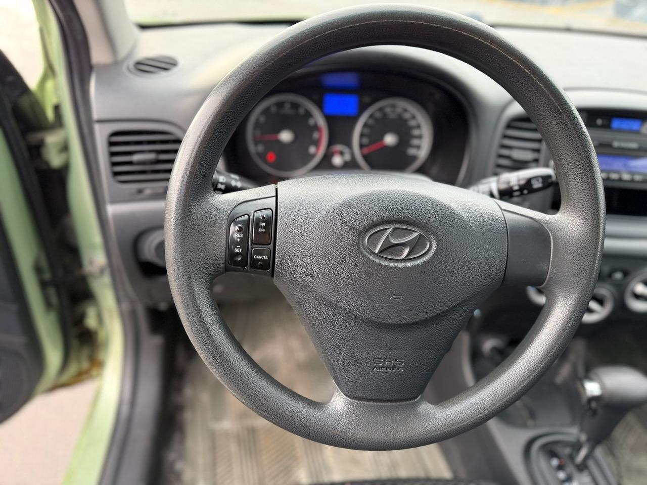 2010 Hyundai Accent SE Photo