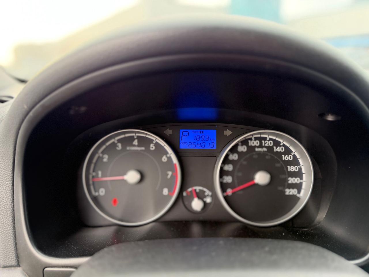 2010 Hyundai Accent SE Photo