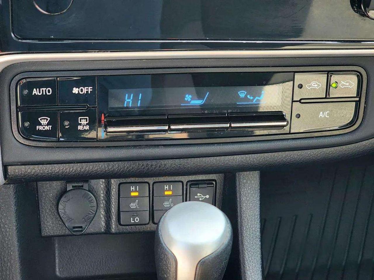 2019 Toyota Corolla LE ECO | No Accidents! Photo