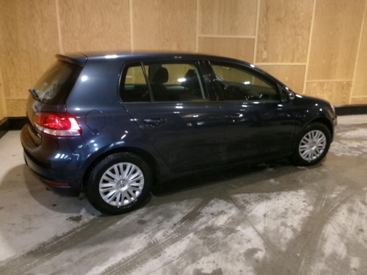 2011 Volkswagen Golf  Photo