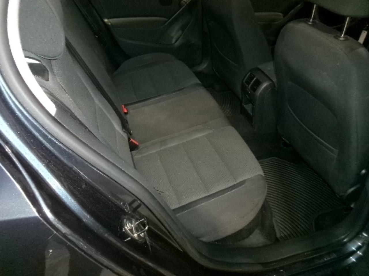 2011 Volkswagen Golf  Photo