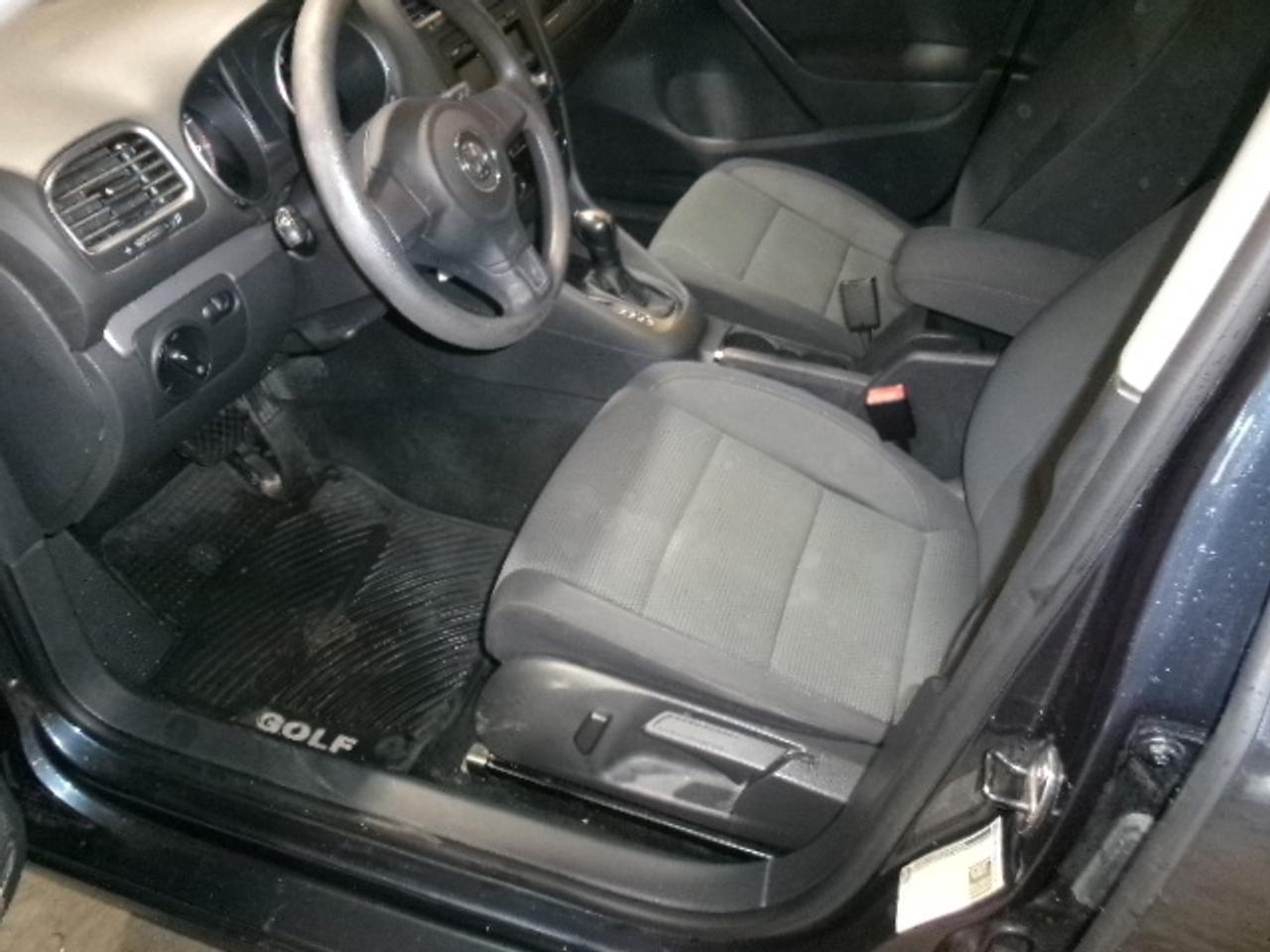 2011 Volkswagen Golf  Photo