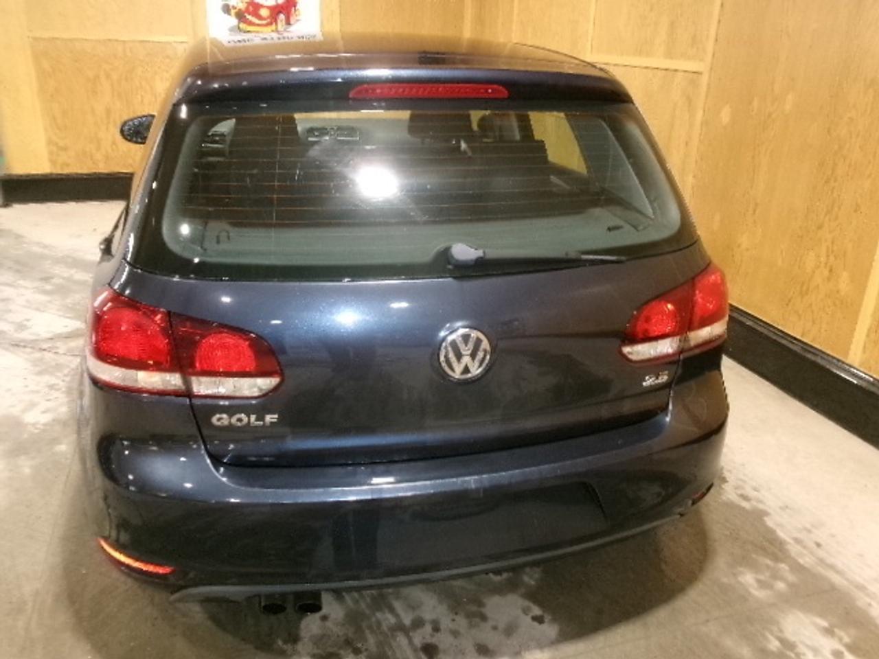 2011 Volkswagen Golf  Photo