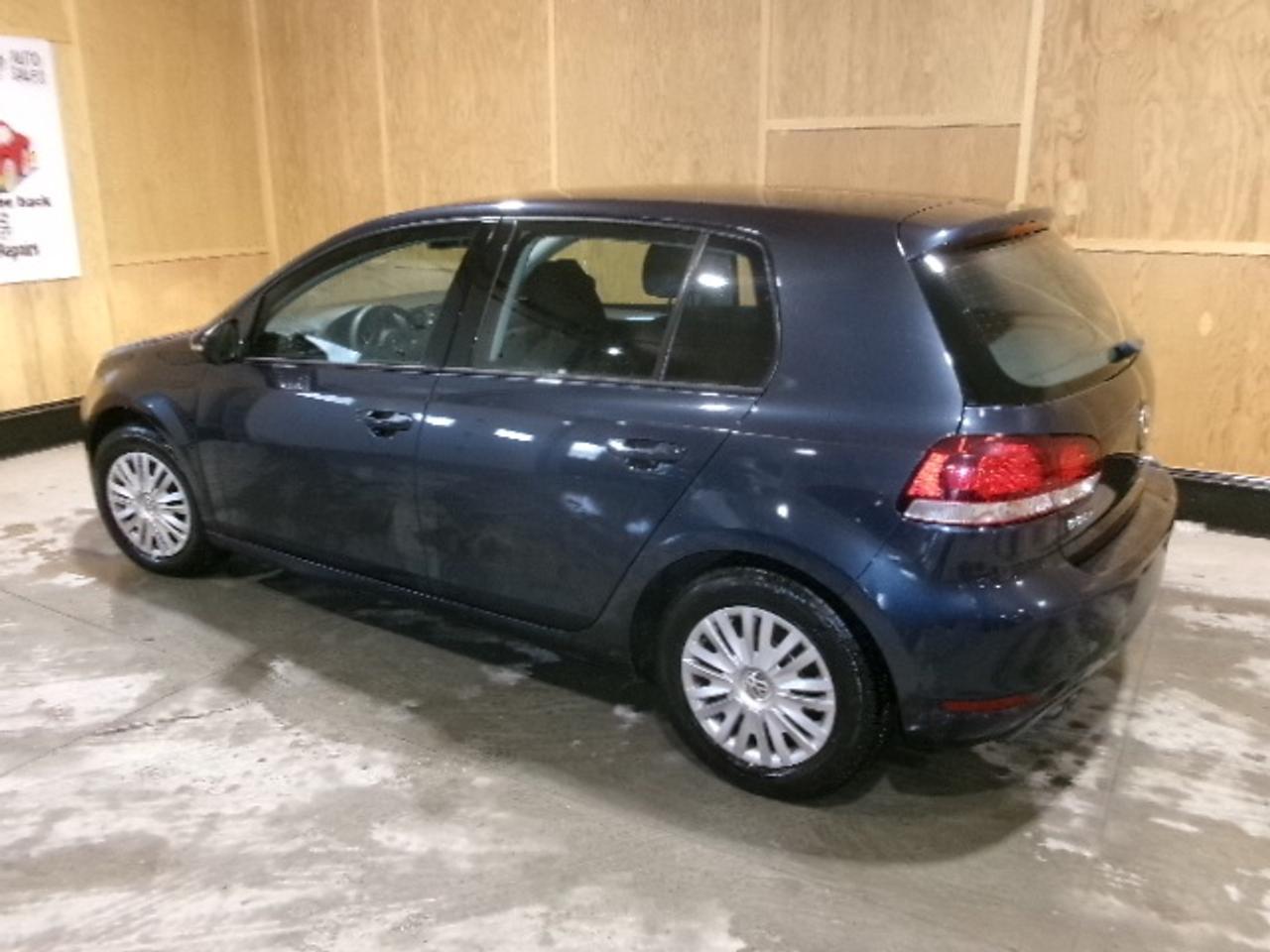 2011 Volkswagen Golf  Photo