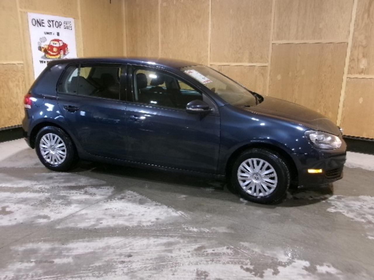 2011 Volkswagen Golf  Photo