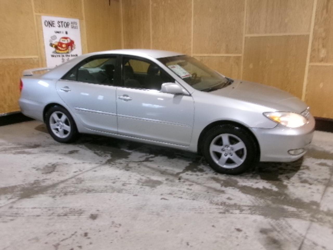 2002 Toyota Camry LE Photo0