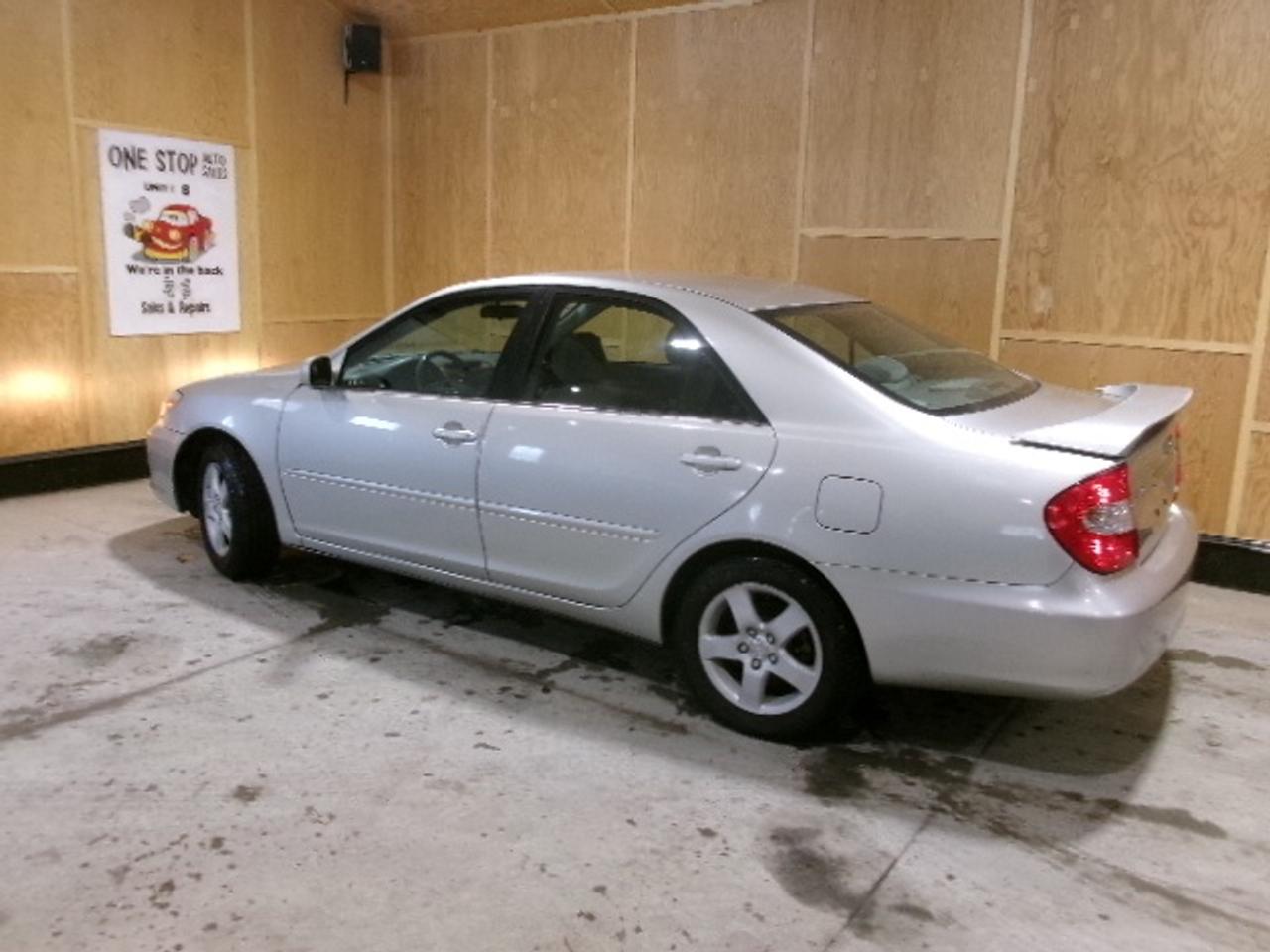 2002 Toyota Camry LE Photo