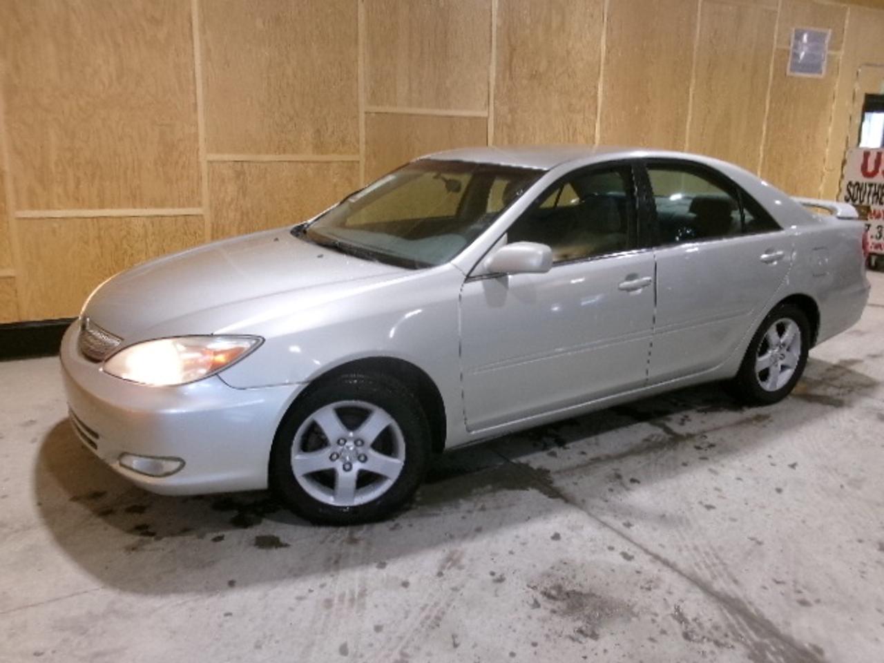 2002 Toyota Camry LE Photo