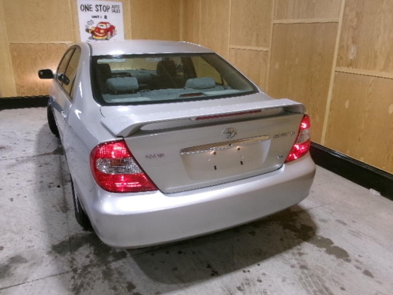 2002 Toyota Camry LE Photo